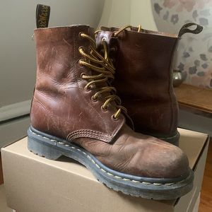 Dr. Martens - faux fur air cushion sole boots - Brown size 9 (fits my 9.5) EU 41